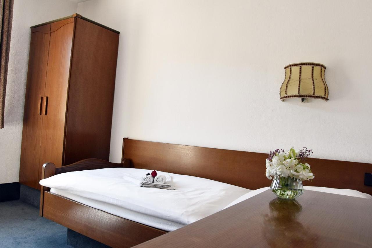 Hotel Goldene Rose Ebersbach an der Fils Екстериор снимка