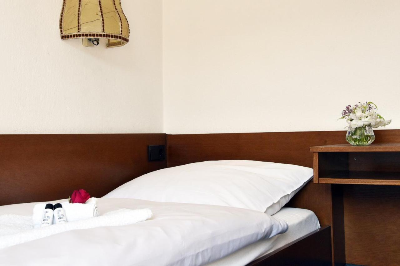 Hotel Goldene Rose Ebersbach an der Fils Екстериор снимка