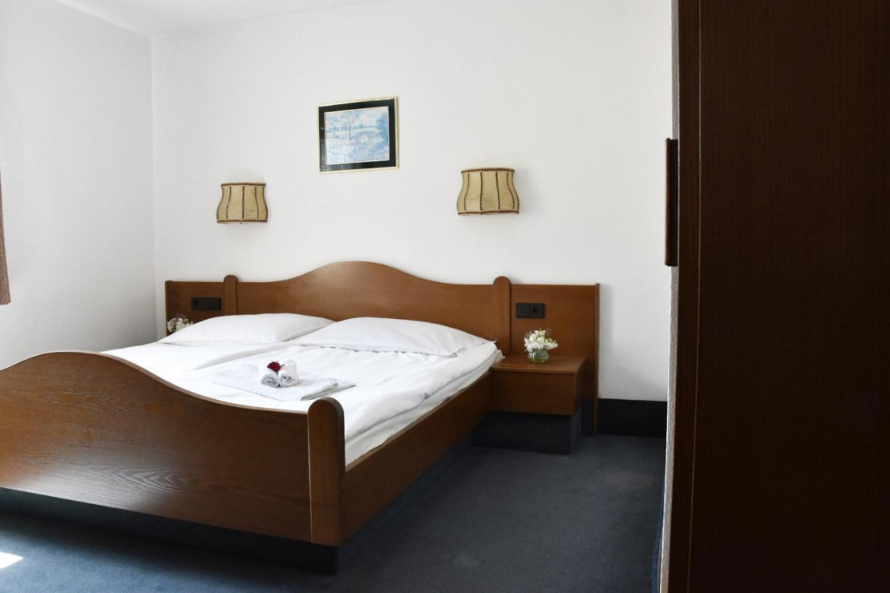 Hotel Goldene Rose Ebersbach an der Fils Екстериор снимка