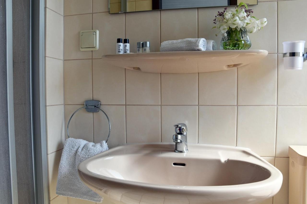 Hotel Goldene Rose Ebersbach an der Fils Екстериор снимка
