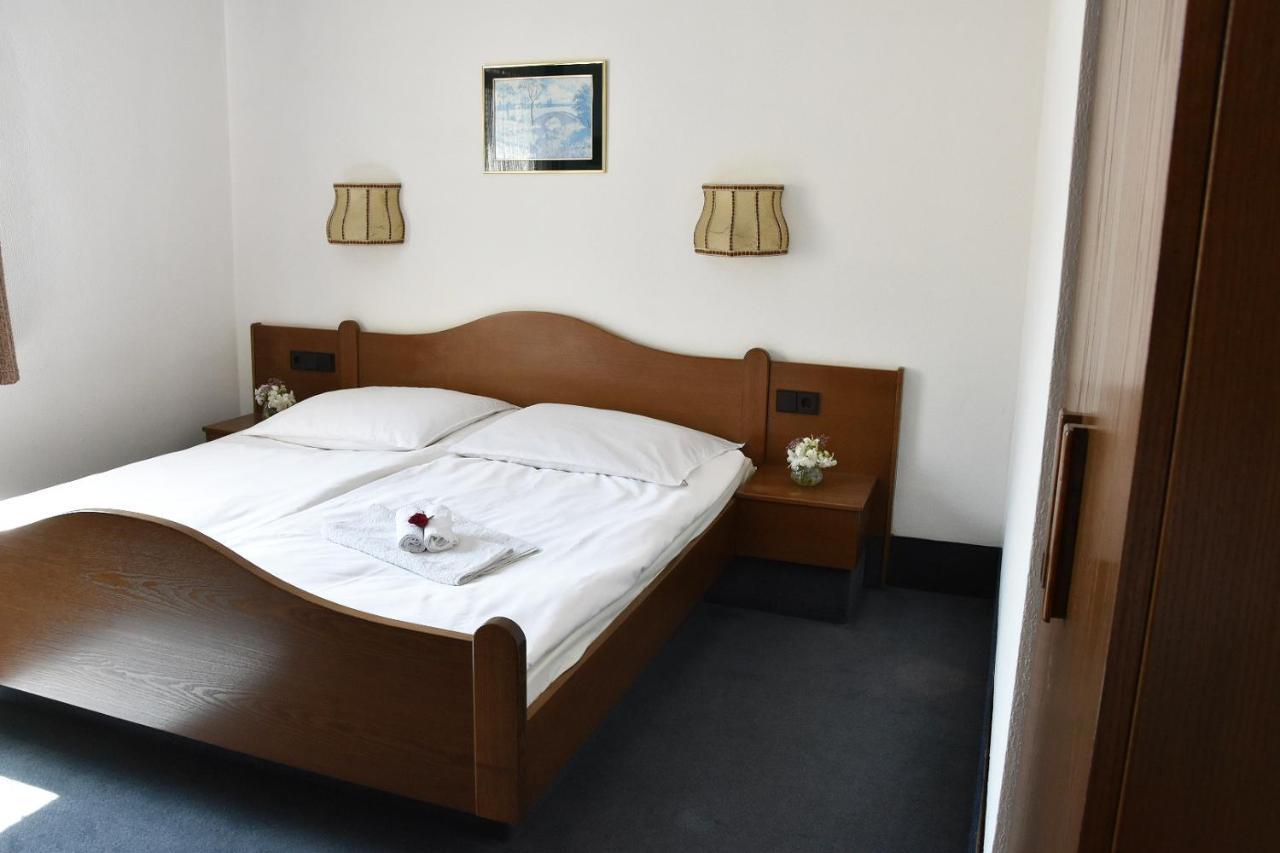 Hotel Goldene Rose Ebersbach an der Fils Екстериор снимка