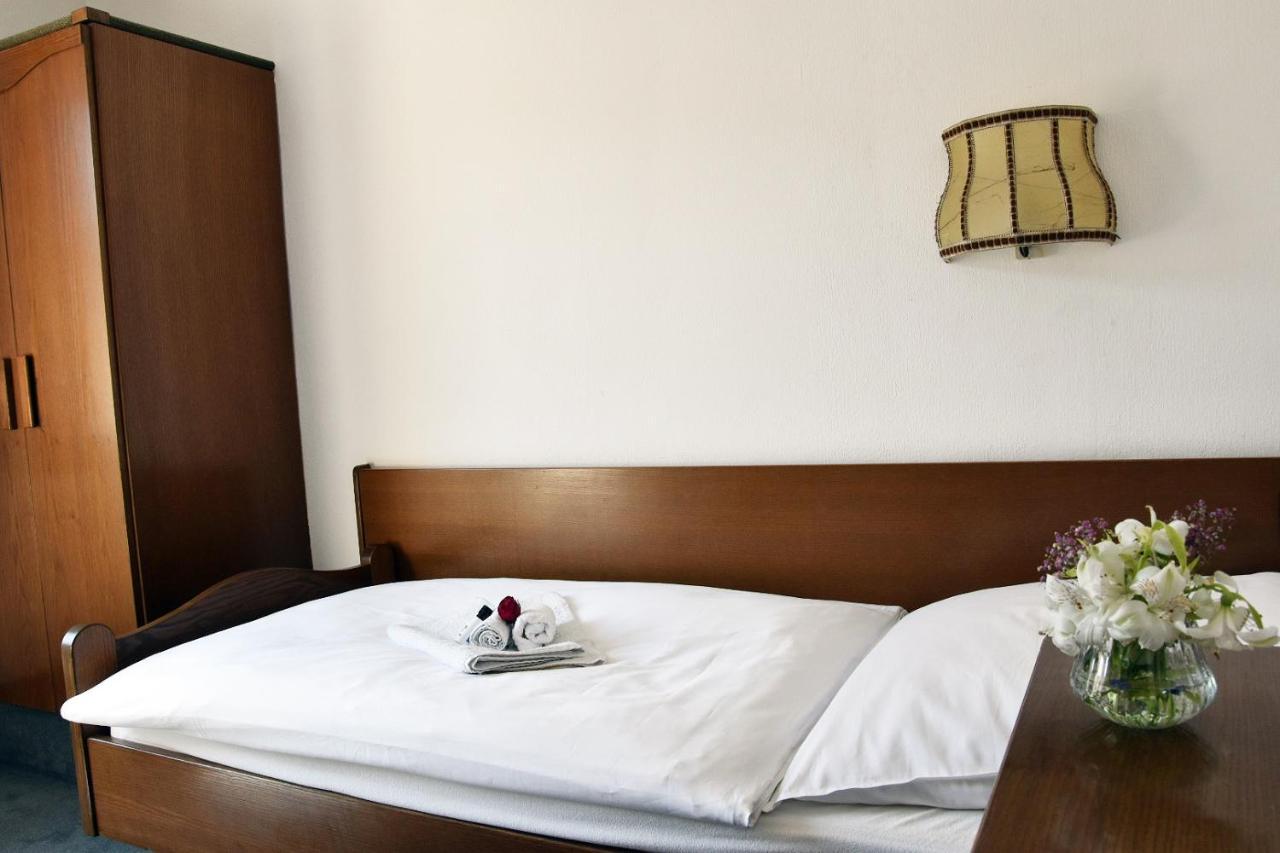 Hotel Goldene Rose Ebersbach an der Fils Екстериор снимка