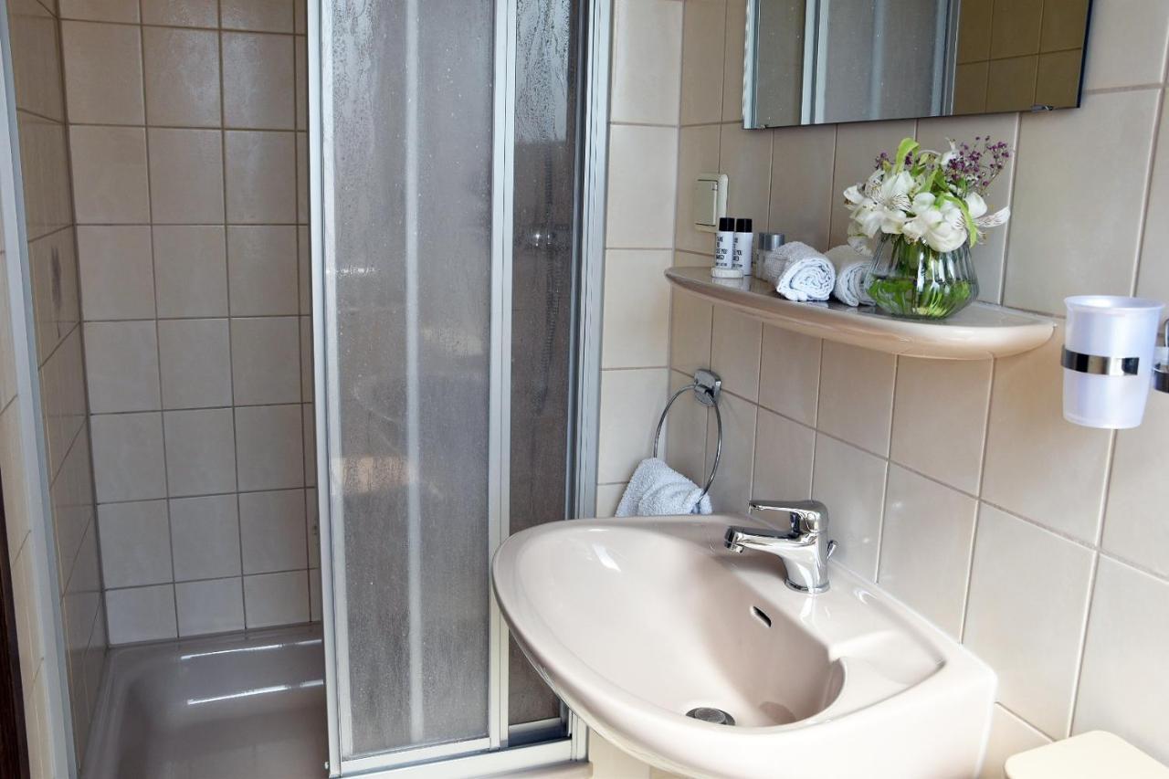 Hotel Goldene Rose Ebersbach an der Fils Екстериор снимка
