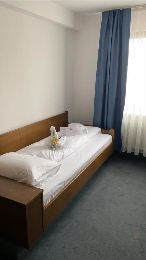 Hotel Goldene Rose Ebersbach an der Fils Екстериор снимка