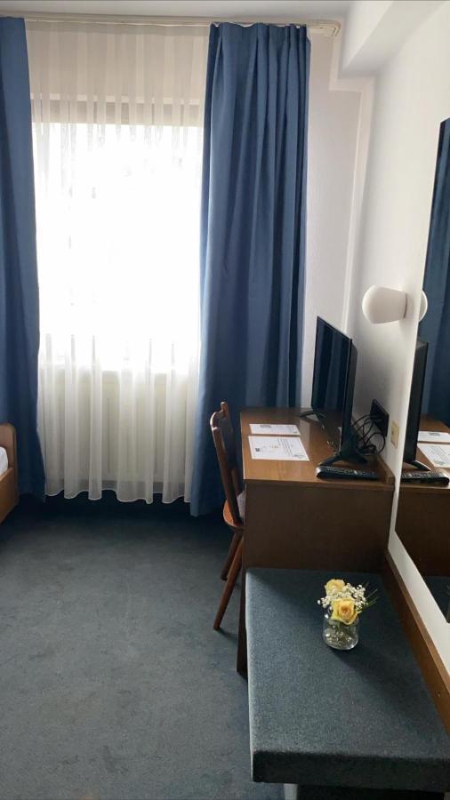 Hotel Goldene Rose Ebersbach an der Fils Екстериор снимка